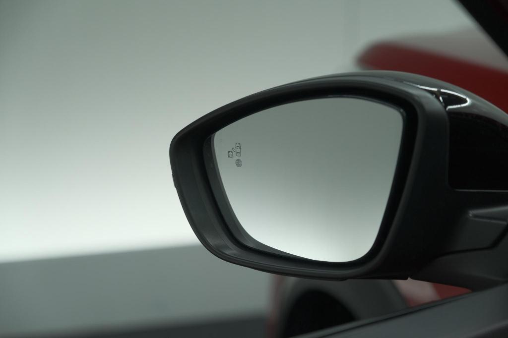 Peugeot 2008 puretech 130 eat8 allure | 360 camera | allseason banden | ada