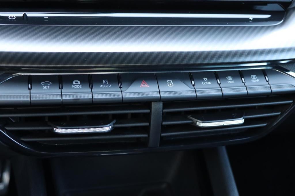 Skoda Octavia combi 1.4 tsi rs iv phev business 245pk dsg6 | soh 93,7% |