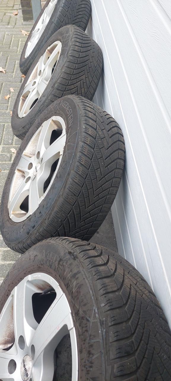 Winterbanden op velgen