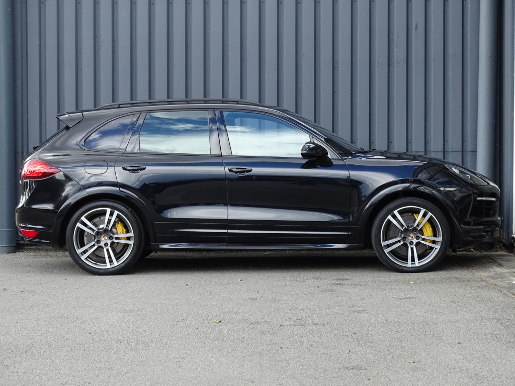 Porsche Cayenne 4.2 d s | ceramic | pano | bose | luchtvering pasm