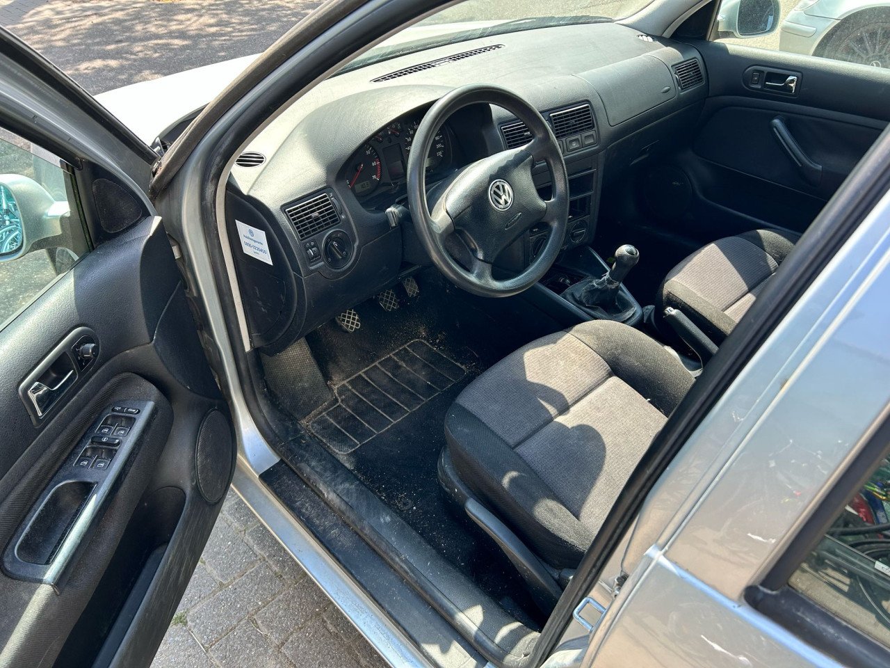 Volkswagen Golf 1.4-16V Master Edition, grijs, 5 deurs, ZUINIG, €999,-