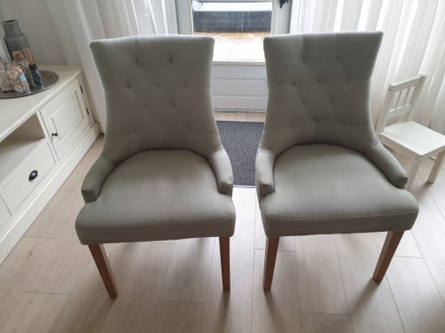 Eettafel met bank en stoelen