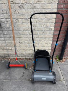 Grasmaaier en verticuteerhark