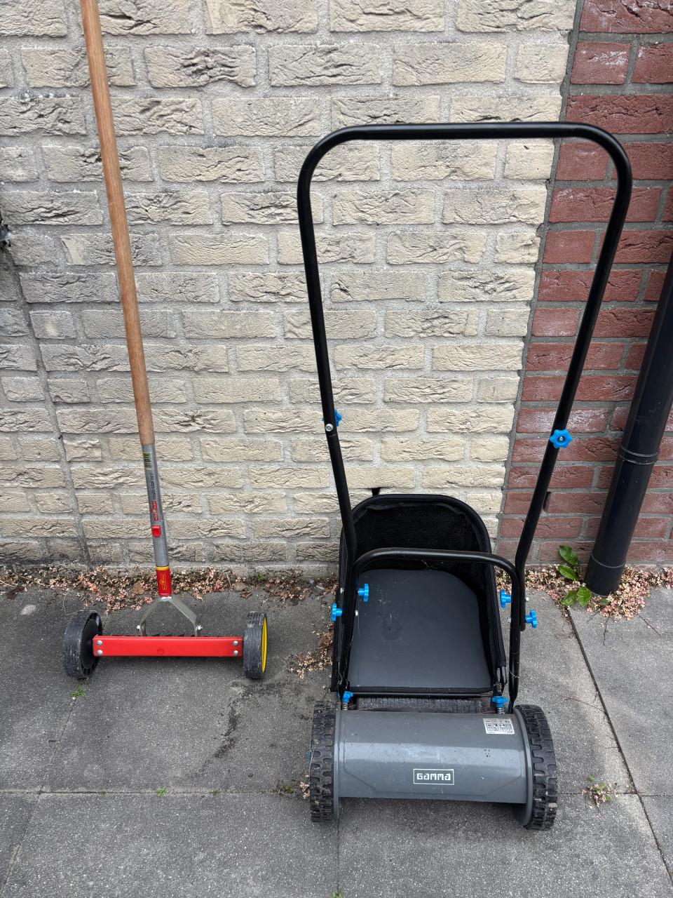 Grasmaaier en verticuteerhark