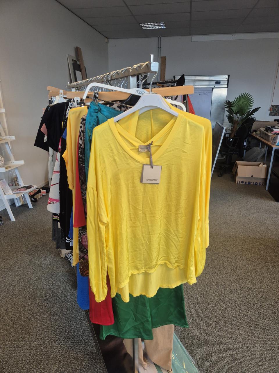 Partij nieuwe dameskleding