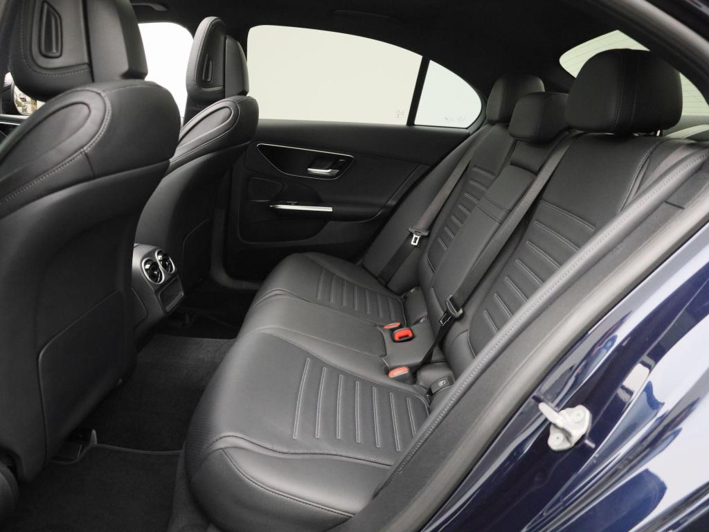 Mercedes-Benz C-Klasse 180 amg line | automaat | panoramadak | trekhaak | v
