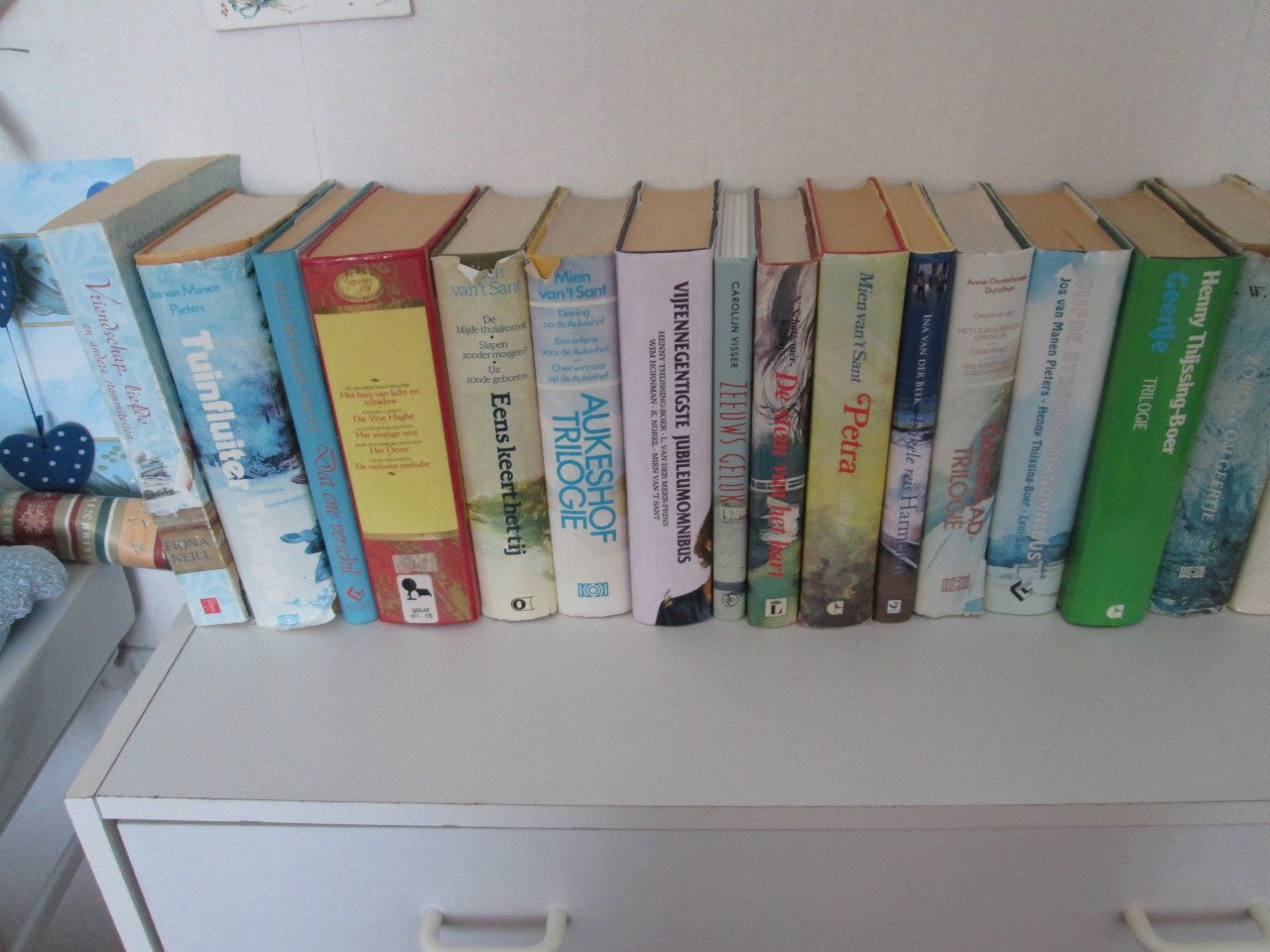 Een heleboel Streekromans 4 - 5 bananendozen vol