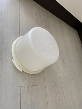 Hoge ronde taartdoos van tupperware
