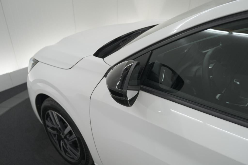 Peugeot 208 puretech 75 allure | camera | apple carplay | parkeersensoren |
