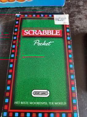 SCRABBLE POCKET MET MAGNEET LETTERS