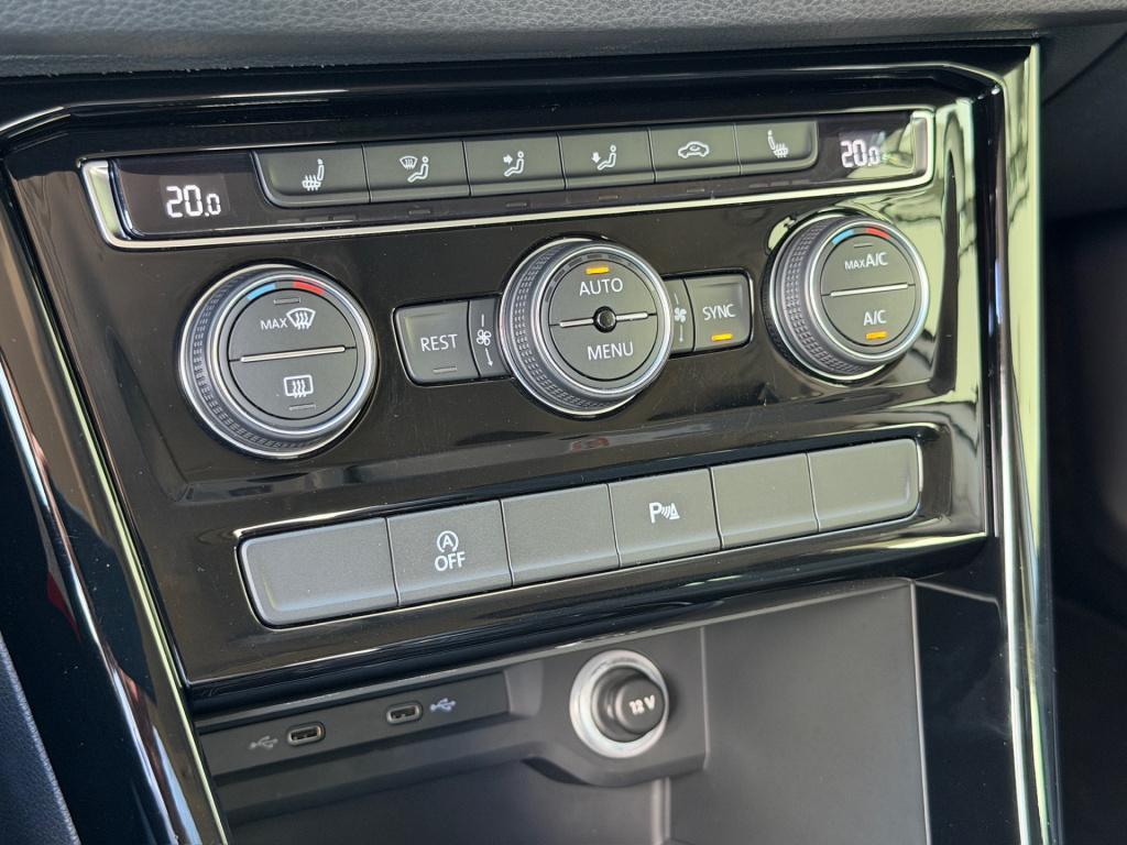 Volkswagen Touran 1.5 tsi 150pk highline | trekhaak | led | carplay | 17 in