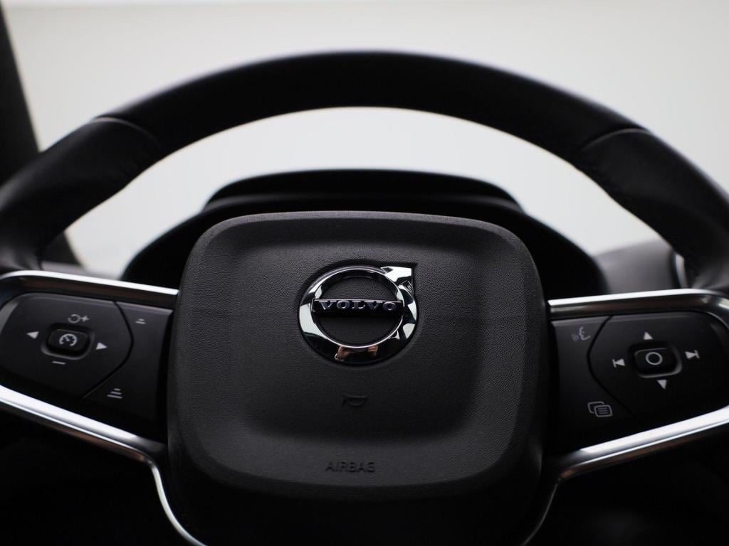 Volvo XC40 recharge core 70 kwh | automaat | apple carplay / android auto |
