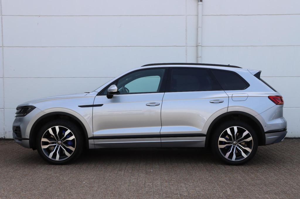 Volkswagen Touareg 3.0 tsi ehybrid 4motion elegance black style 367pk | soh