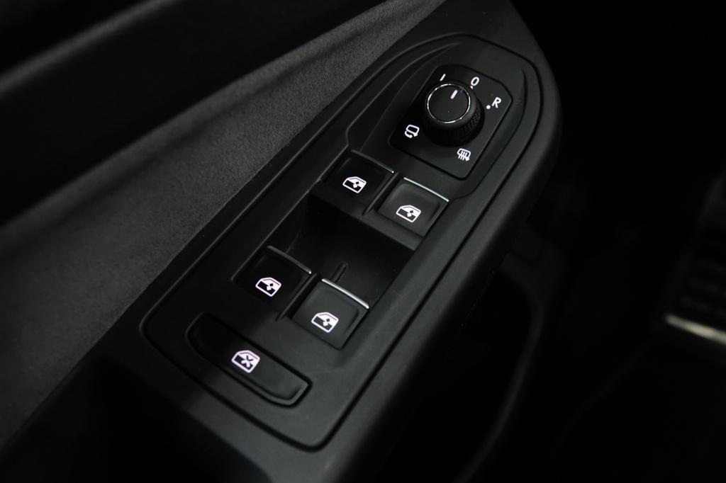 Volkswagen Golf r-line 1.5 etsi r-line | pano | iq-lights | acc | led |