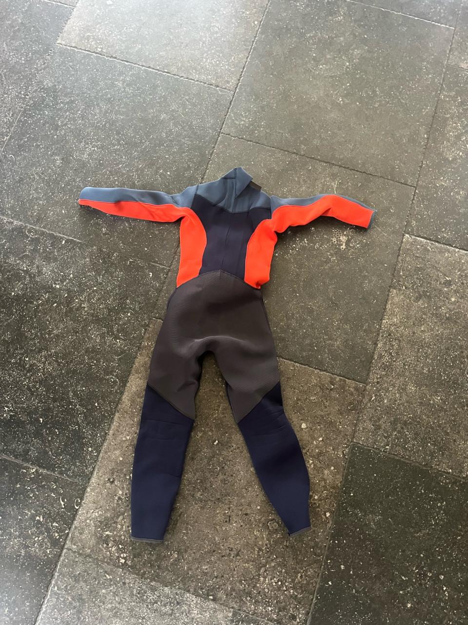 Wetsuit maat 128