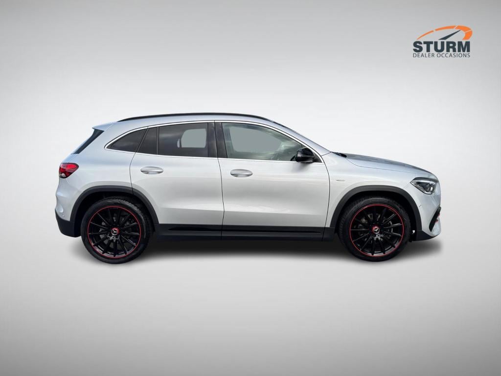 Mercedes-Benz Gla-klasse 200 amg line edition incl. trekhaak afneembaar!