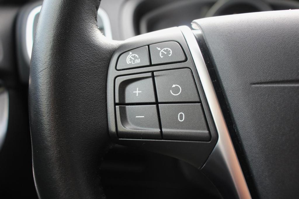 Volvo V40 1.5 t2 inscription aut. - leder - full led - navi - citycafety - 