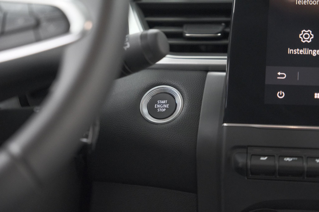 Renault Captur mild hybrid 140 edc techno | camera | 9.3 inch scherm | appl