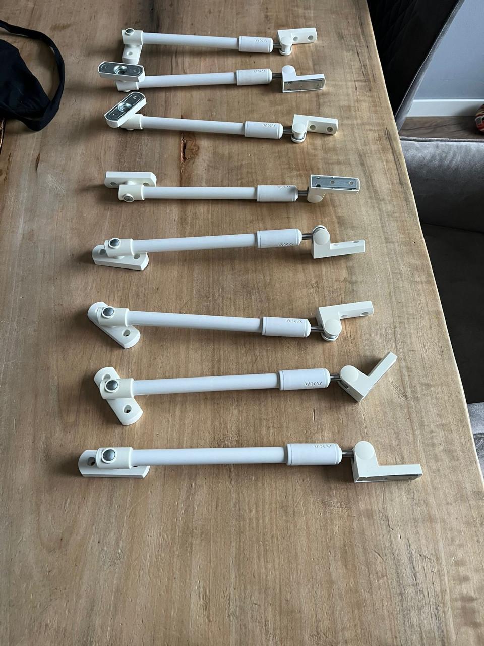 AXA telescopische raamuitzetter wit kleinste maat