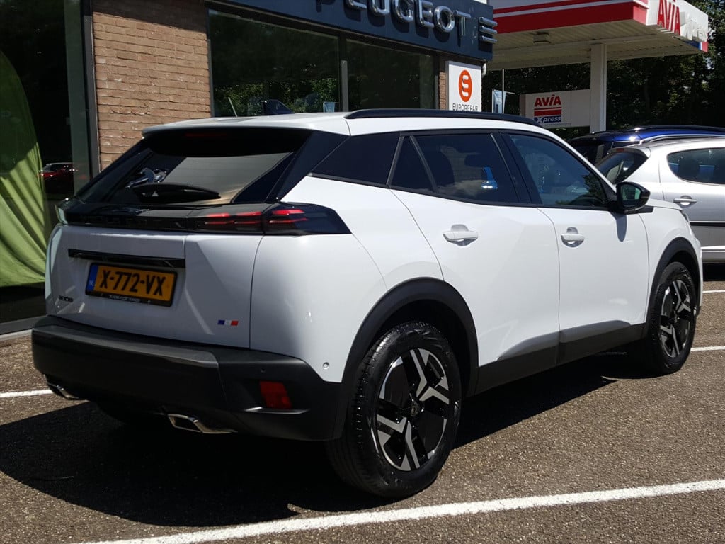Peugeot 2008 allure pack 1.2 pt-130pk (vol)automaat (eat8) | 3d navigatie &