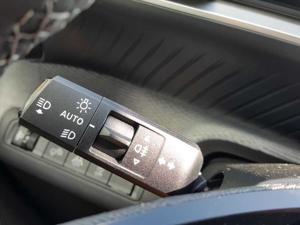 Citroen C3 new 1.2 turbo s&s 100pk max navigatie | cruise & climate control
