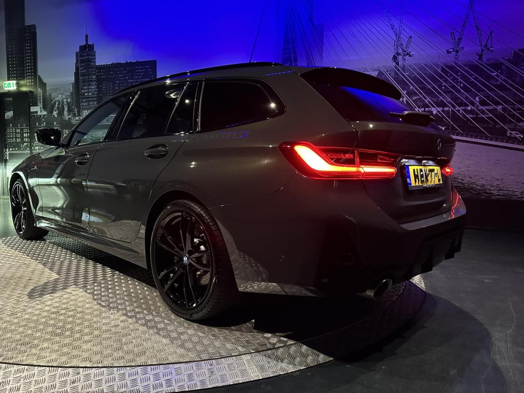 BMW 3-serie touring 330e *dravitgrau*pano*hud*trekhaak*