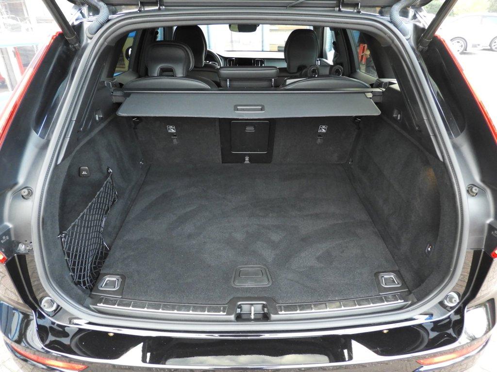 Volvo XC60 2.0 b4 inscription r-design