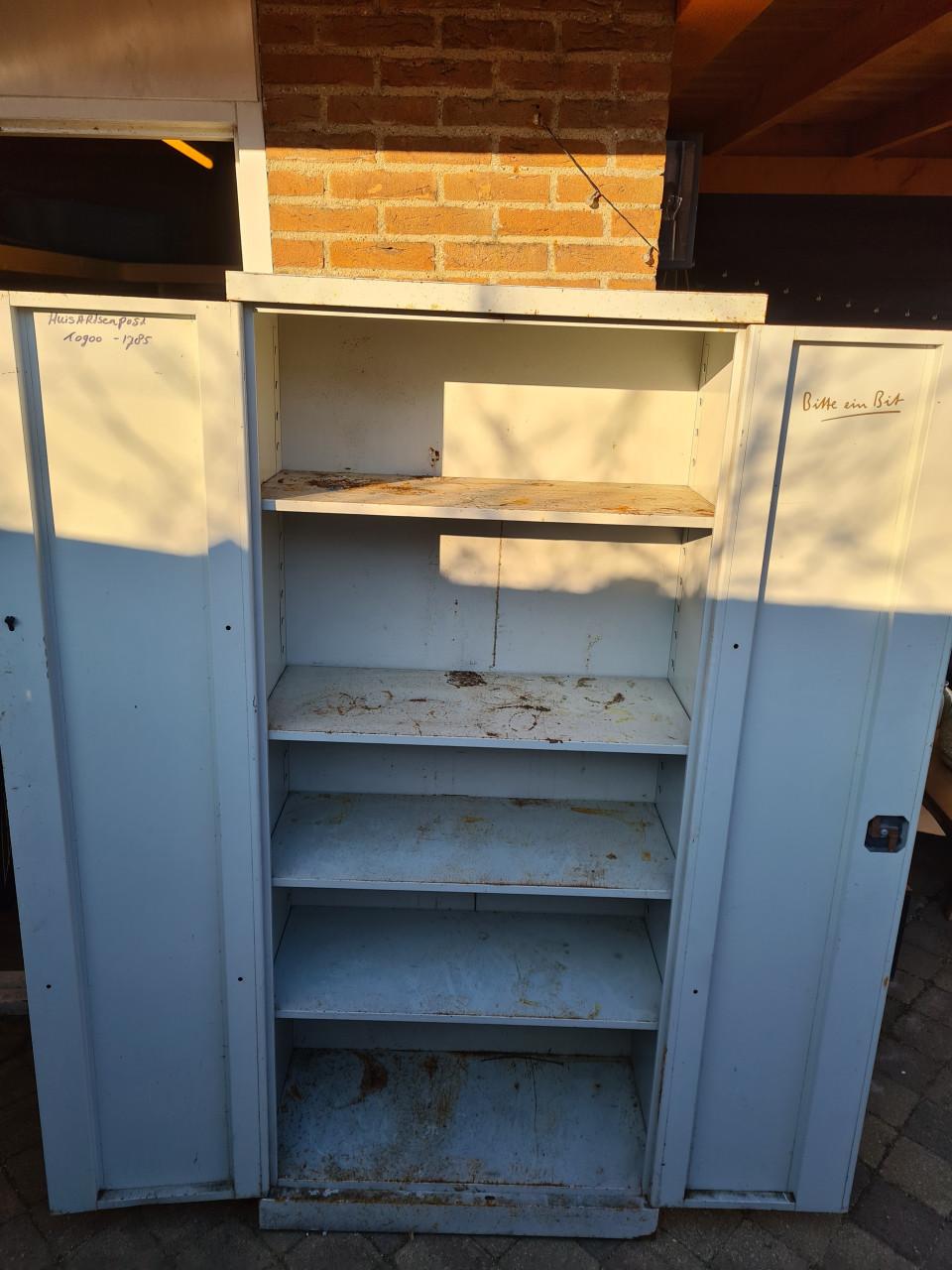 Oude opbergkast