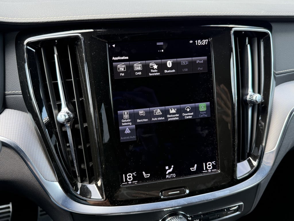 Volvo V60 t6 340pk recharge r-design| panodak| adap.cruise| 360 camera