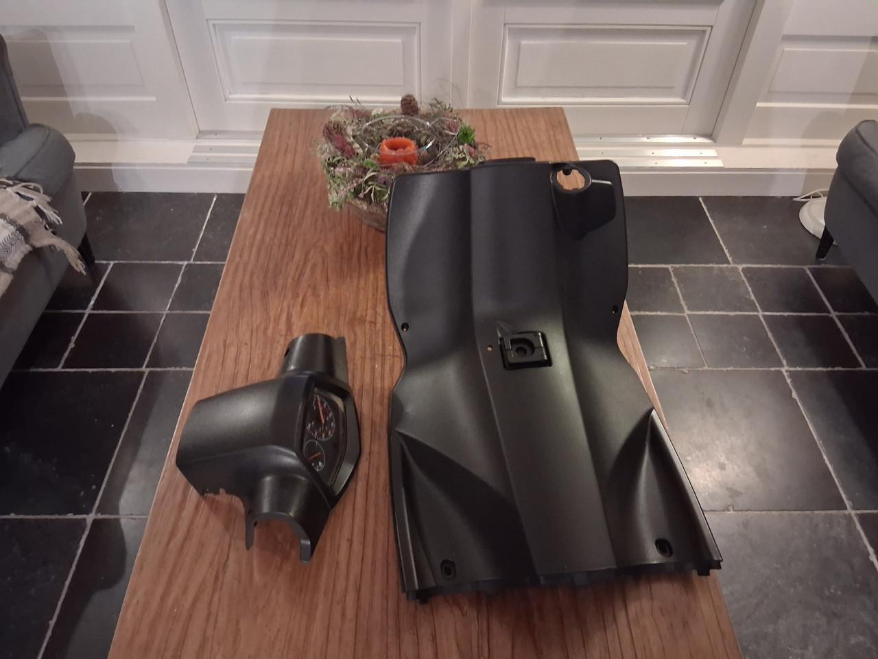 Kappen voor peugeot kisbee ( beenschild en tellerkap )