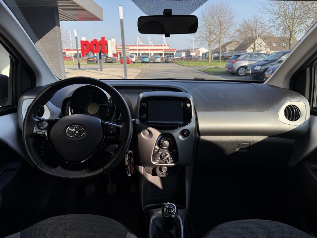 Toyota Aygo 1.0 x-play - 22.000km - dealeronderhouden - carplay -