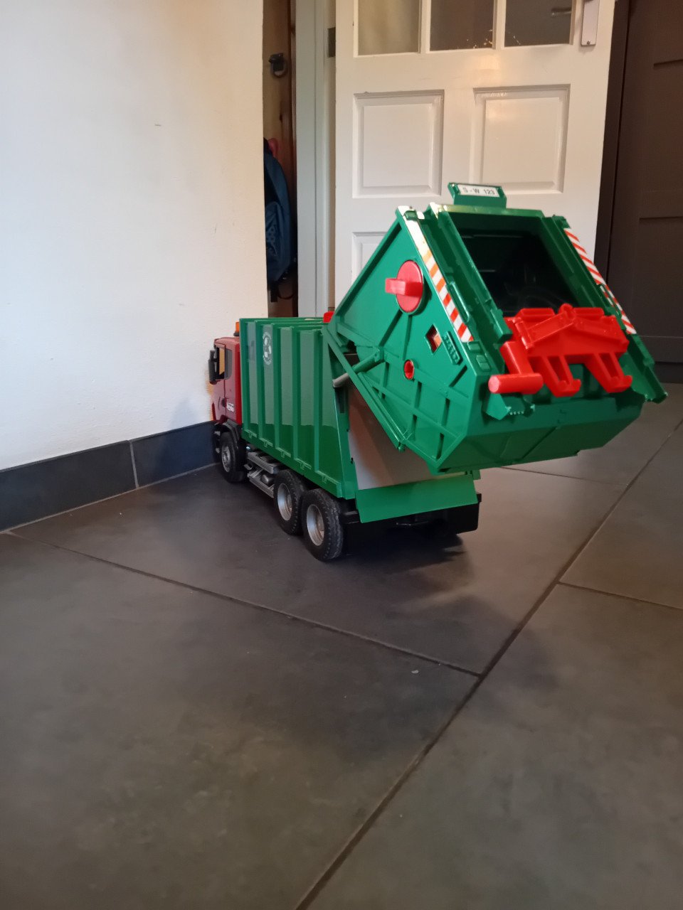 Bruder vuilniswagen scania