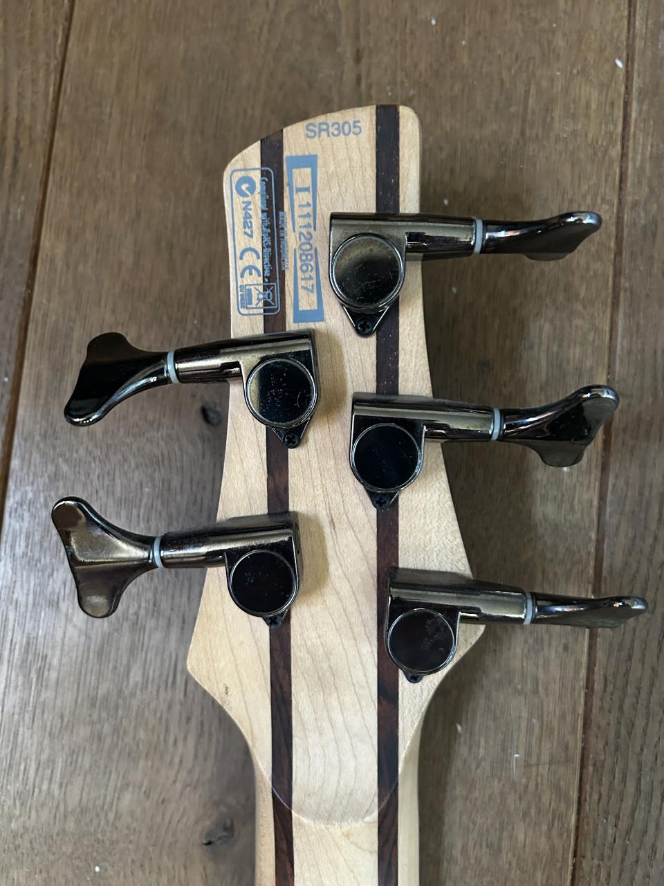 5-snarige Ibanez SR305 basgitaar