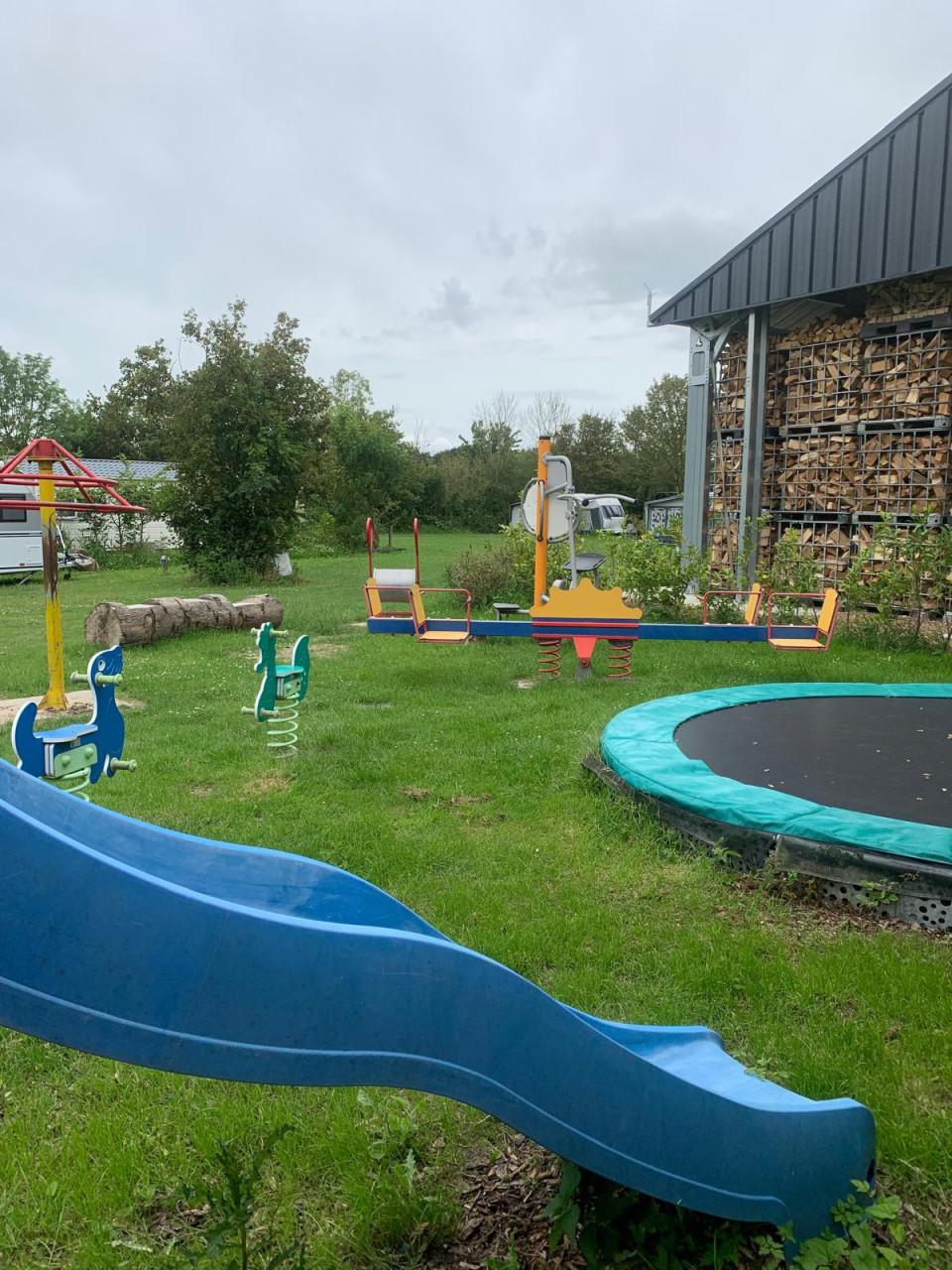 Chalet en camping plaatsen vrij