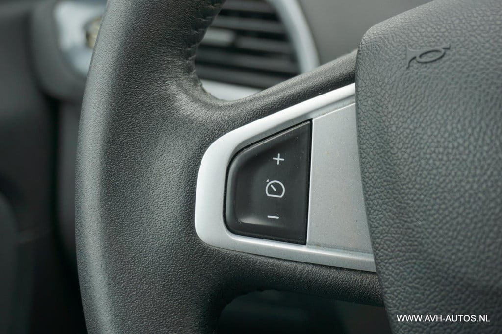Renault Scenic 1.4 tce parisienne