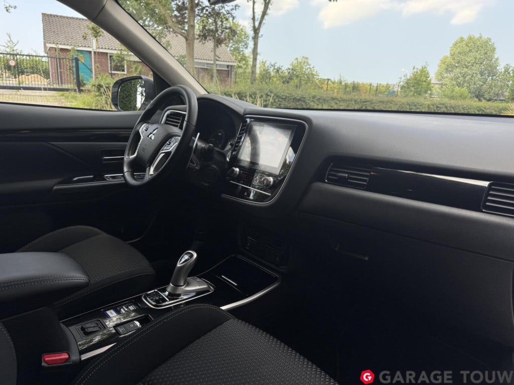 Mitsubishi Outlander 2.4 phev pure+ afn.trekhaak + winterset