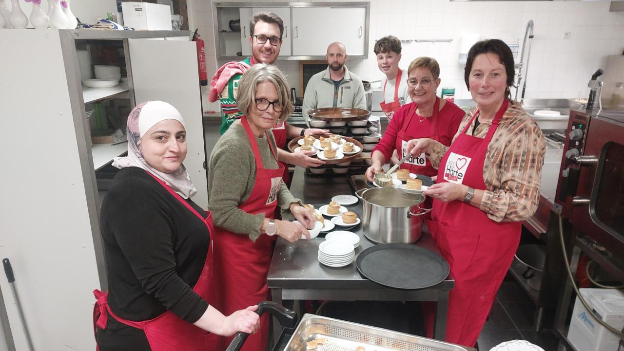 Resto VanHarte zoekt vrijwillig keukenpersoneel en gastvrouwen/heren