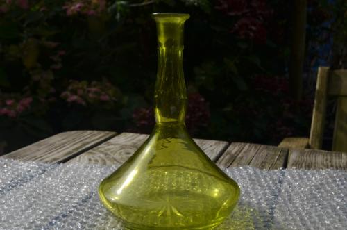 Mooie groene fles / karaf in goede staat