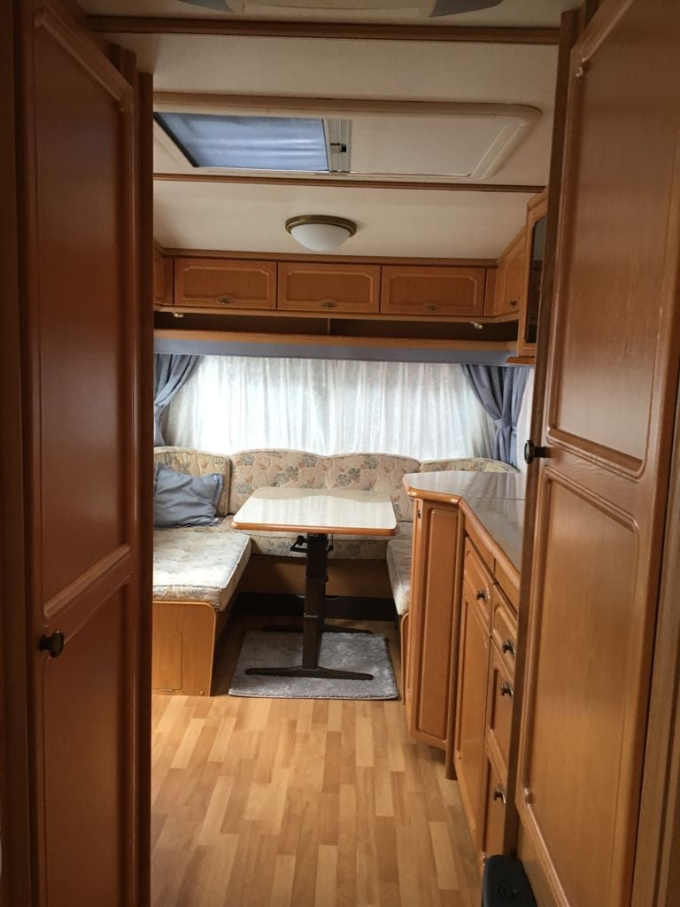 Tabbert Caravan. Bouwjaar 2002. Enkele bedden.