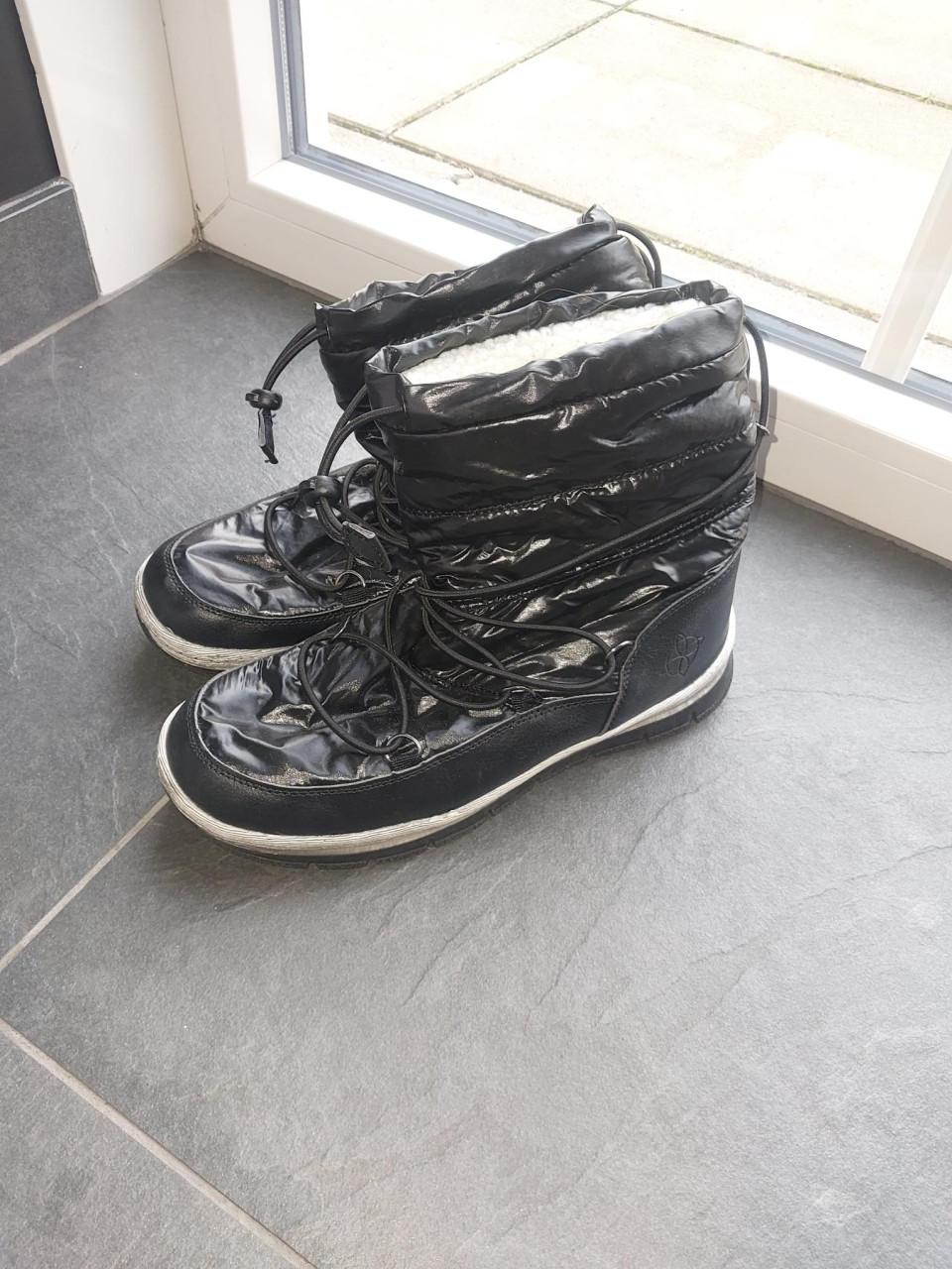 Sneeuwschoenen/jas/legging/handschoenen/skischoenen/ski's