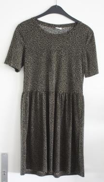 Groen met zwarte vlekken jurk maat s