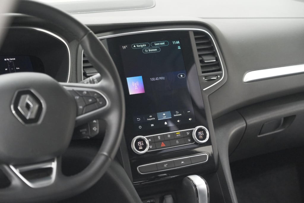 Renault Megane tce 140 edc techno | trekhaak | camera | navigatie | 9.3 inc