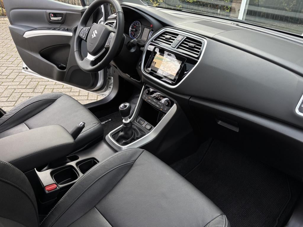 Suzuki Sx4 S-cross style 1.4 boosterjet smart hybrid/panoramadak