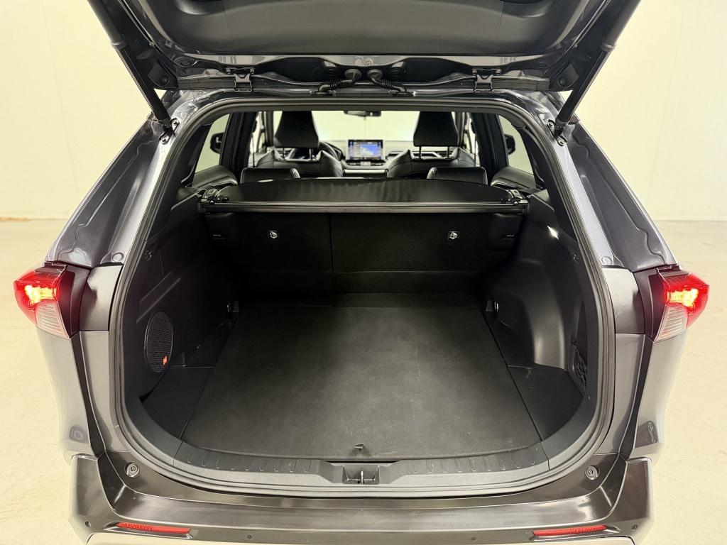 Toyota Rav4 2.5 hybrid awd bi-tone| jbl| achtr.camera| adapt.cruise