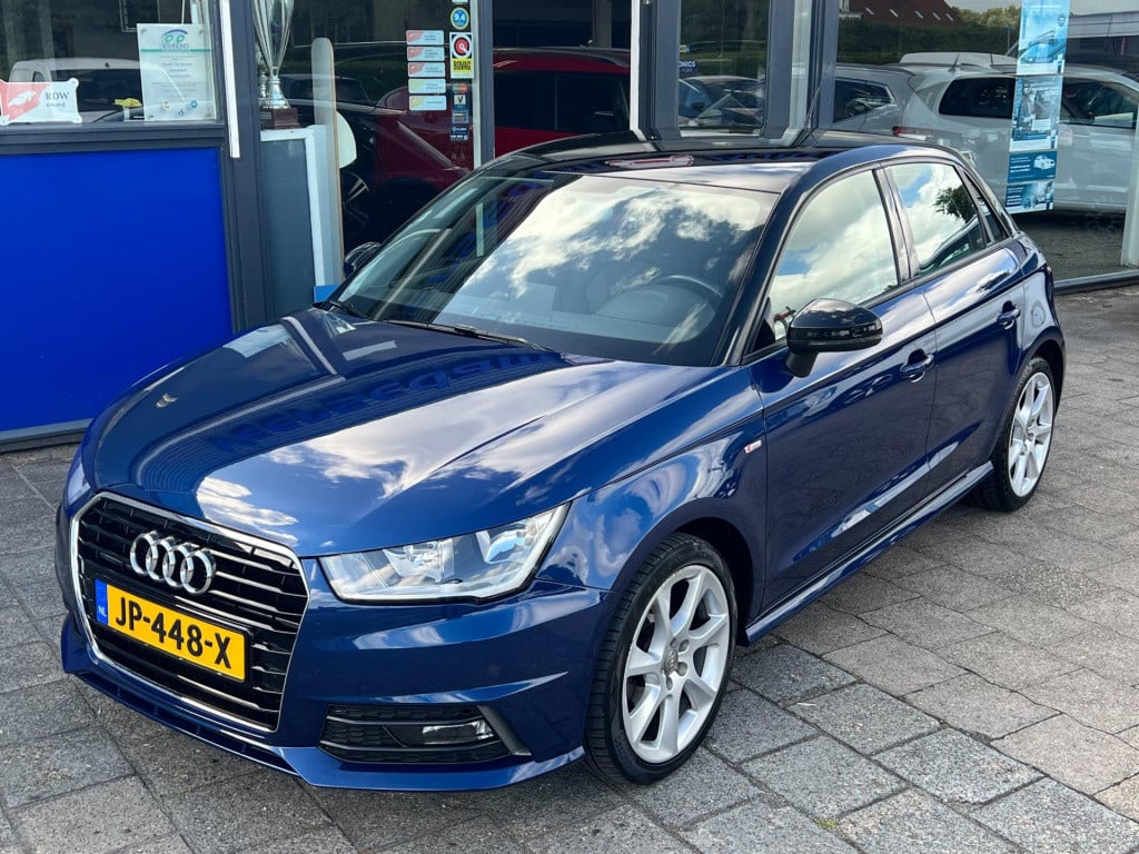 Audi A1 Sportback 1.0 tfsi adrenalin, s-line, navi enz...
