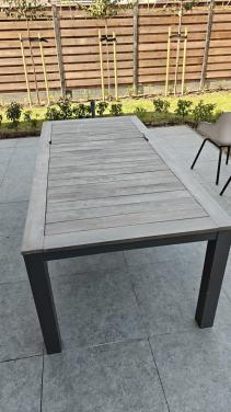 Tuintafel (Gratis af te halen)