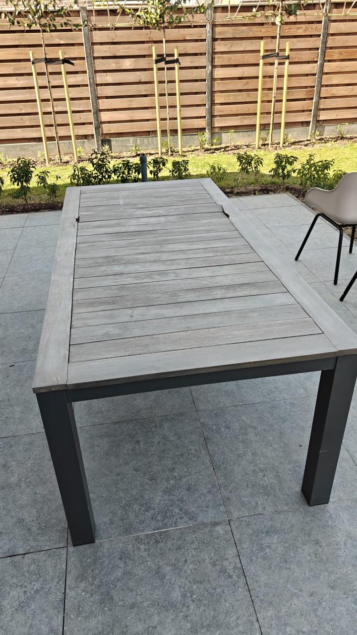 Tuintafel (Gratis af te halen)
