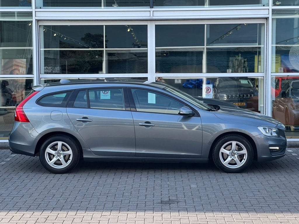 Volvo V60 t3 153pk dynamic ed| navi| climate| stoel.verw| pdc