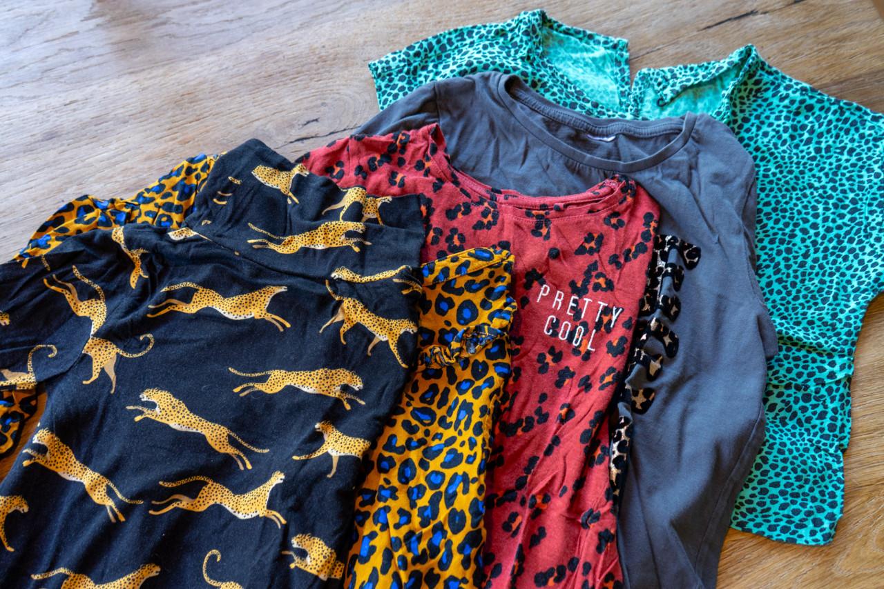 Set van 5 shirts in panter/luipaard thema, maat 122-128