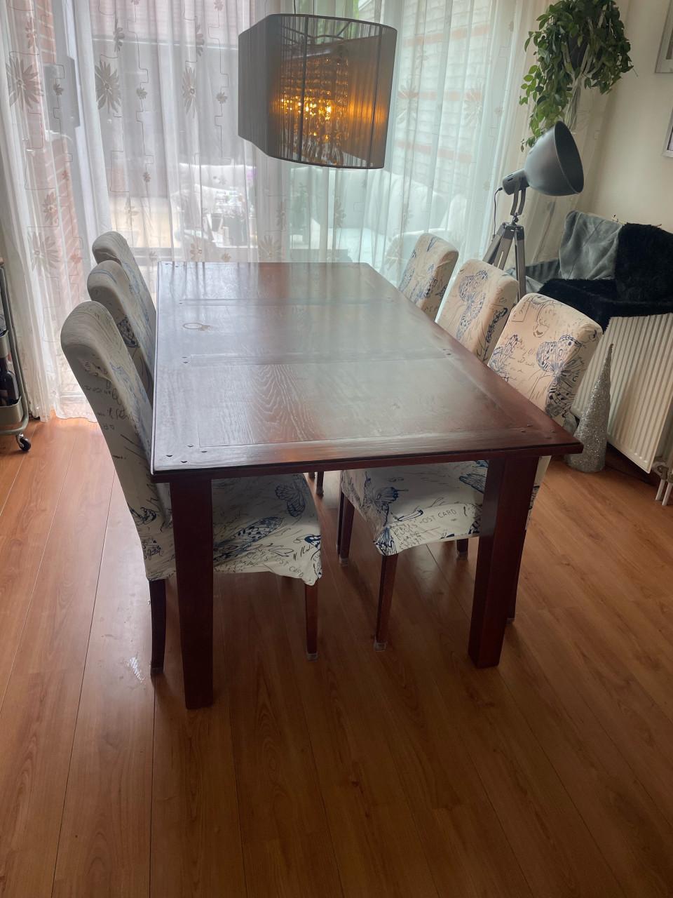 Eettafel met 6 stoelen